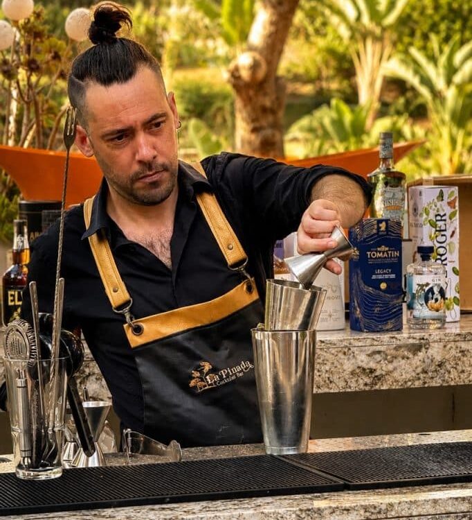 LA-PINADA-4-2-en-tamano-grande-1-682x1024 La Pinada is back at the popular Hotel Montepiedra for another summer season, once again bringing cocktails, music and relaxed Mediterranean evenings to one of Dehesa de Campoamor’s most distinctive outdoor settings.