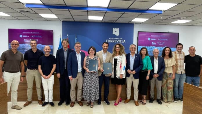 Alicantes universitet och Torreviejas kommunfullmäktige har förnyat sitt partnerskapsavtal då universitetets lokala campus firar sitt tioårsjubileum.