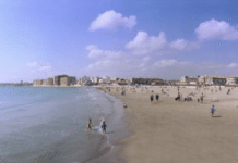 A 76-year-old Ukrainian man drowned while swimming with his wife at Los Naufragos beach in Torrevieja. The emergency occurred at approximately 7.43am, before the beach lifeguard service began operating at 10am. The sea was calm and conditions were considered suitable for swimming at the time.