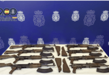 Police Seize Eight Kalashnikov Rifles After High-Speed Motorway Chase from Elche to Murcia Although officers were unable to detain him immediately, a search of the vehicle uncovered eight AK-47 rifles and their corresponding magazines.