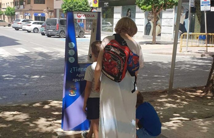 Rada Orihuela zainstalowała w centrum miasta dwie nowe fontanny z chłodzoną wodą pitną, zlokalizowane w pobliżu Puente Nuevo i przy Paseo del Andén,