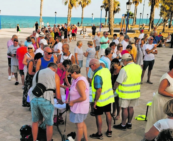 La campaña para que Orihuela Costa se convierta en municipio independiente está cobrando impulso tras haber conseguido más de 800 firmas en una petición a pocas horas de su lanzamiento oficial.