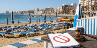 Il contratto da 1.2 milioni di euro stipulato dal Comune di Torrevieja per i servizi balneari è stato annullato dai tribunali. La sentenza ha stabilito che la commissione appalti del consiglio comunale non ha fornito una giustificazione sufficiente per respingere la proposta di accessibilità che i tecnici comunali avevano valutato come la migliore tra quelle presentate.