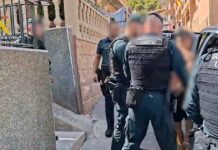 Two-Day Crime Spree Ends with Suspected Vega Baja Burglar Back Behind Bars The suspects, aged 27 and 38, allegedly targeted commercial premises in Redován and Rafal, forcing open metal security shutters before stealing cash and leaving extensive damage behind.