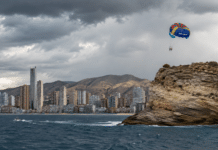 British Tourist Dies in Benidorm Parasailing Accident A British tourist has died after a parasailing accident off the coast of Benidorm in which a second person was seriously injured. The tragedy occurred on Monday evening near Tío Ximo Cove and the Cola de Caballo rocky headland, at the eastern end of the resort’s Levante Beach.