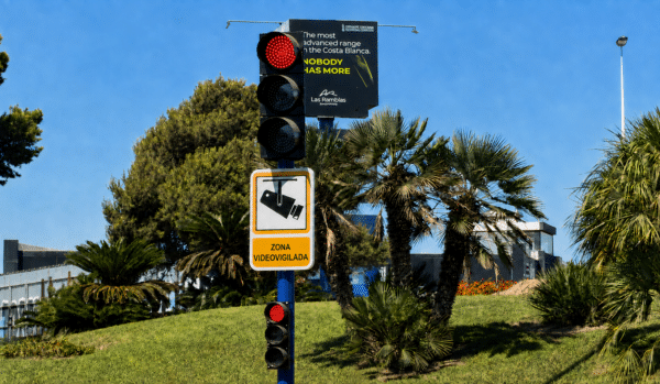 Artificial Intelligence Fails to resolve N-332 Roundabout Gridlock at Punta Prima