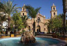 Church of the Immaculate Conception: A History of Faith and Resilience in Torrevieja At the heart of Torrevieja, overlooking the Plaza de la Constitución, the Church of the Immaculate Conception tells the story of a town shaped by fishing, salt, disaster and recovery.